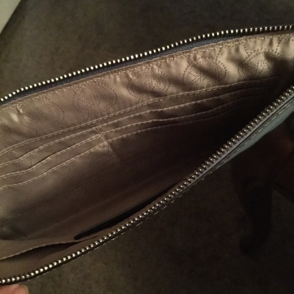 NWOT💙Saffiano Leather Michael Kors Clutch💙 - Picture 4 of 4